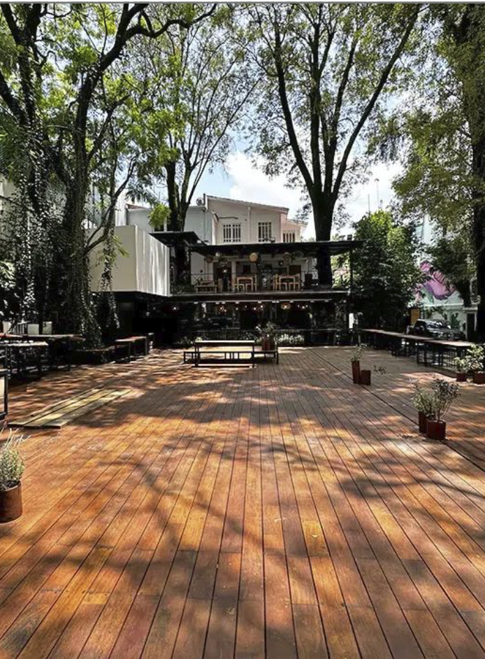 Campus WorTev, Terraza Jacaranda